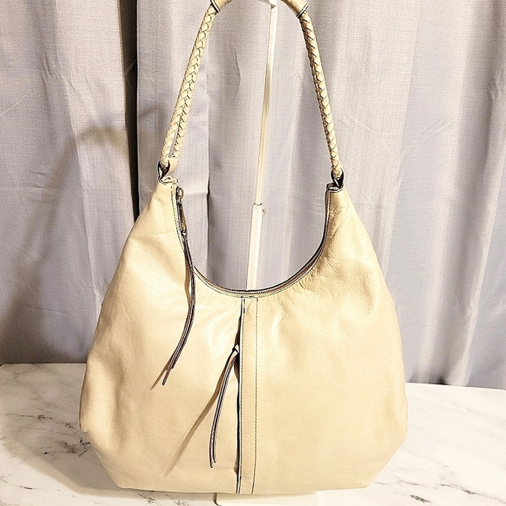 NWOT HOBO Classic Vintage Beautiful Ivory Leather Everyday Shoulder Purse
